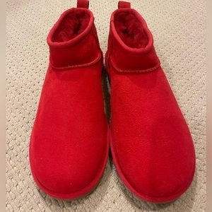 NWOT Ultra Mini UGG Bootie